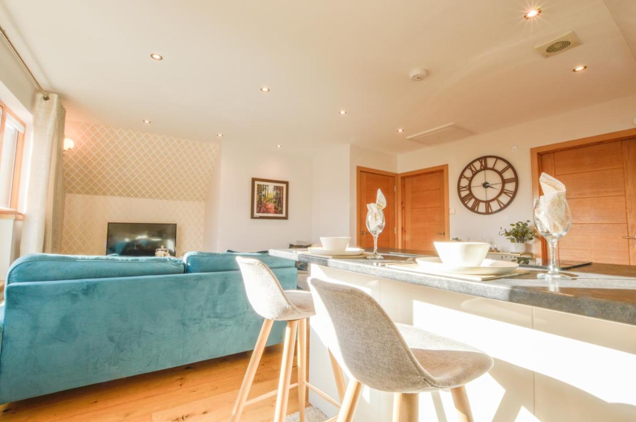 Rowan Tree Apartment - A Modern, Quiet Hideaway With Sweeping Views Across Oban Eksteriør billede