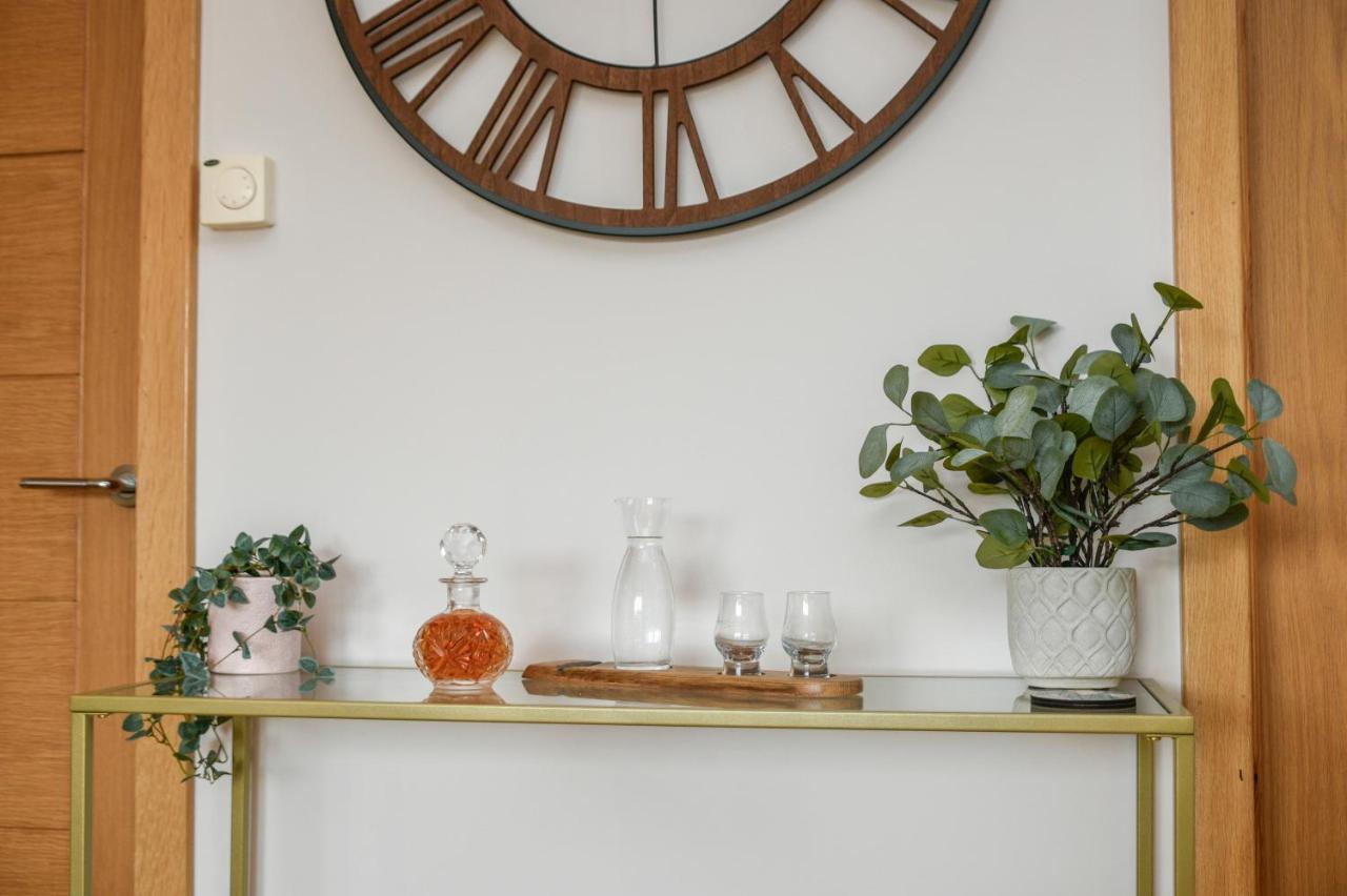 Rowan Tree Apartment - A Modern, Quiet Hideaway With Sweeping Views Across Oban Eksteriør billede